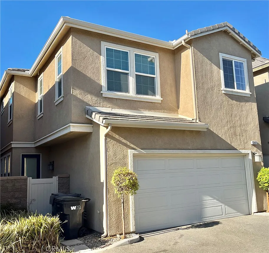 3 bed, 2.5 bath, 1742 sqft, $3,300 — Photo 2