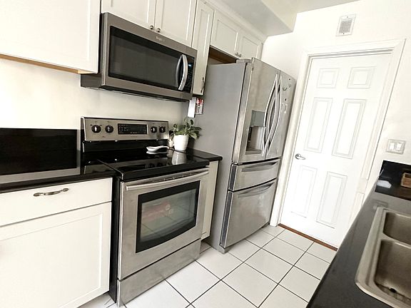3rd image of 837 S Windsor Blvd APT 4
