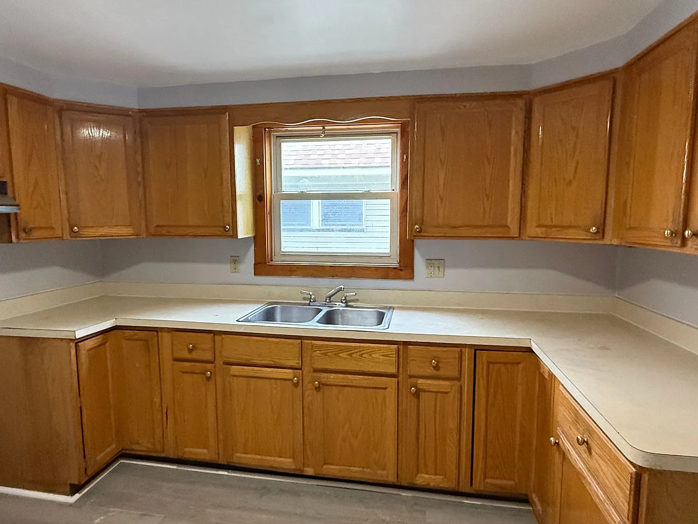 Garfield Heights single home/Owner pays water/Sewer — Photo 3