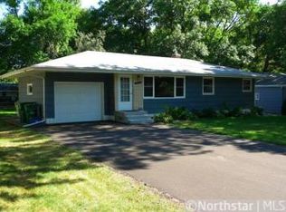 2804 Farrington St, Roseville, MN 55113