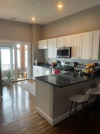 2nd image of 248 Chelsea St #1