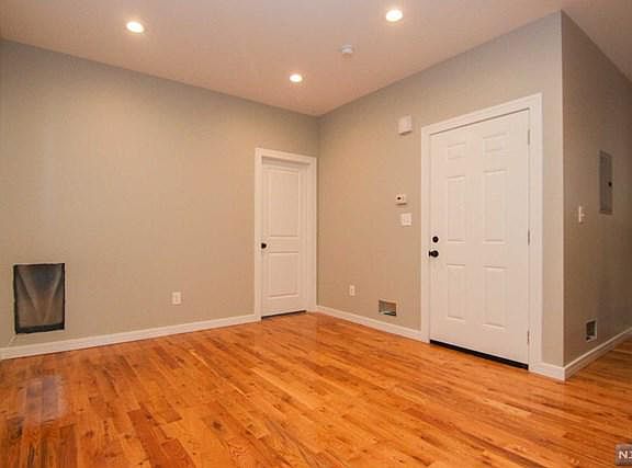 5th image of 682 N 8th St Floor 1