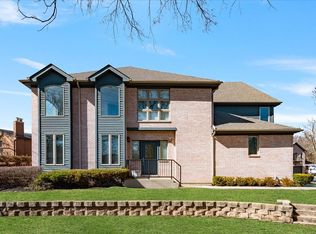 1776 Chestnut Ave, Glenview, IL 60025