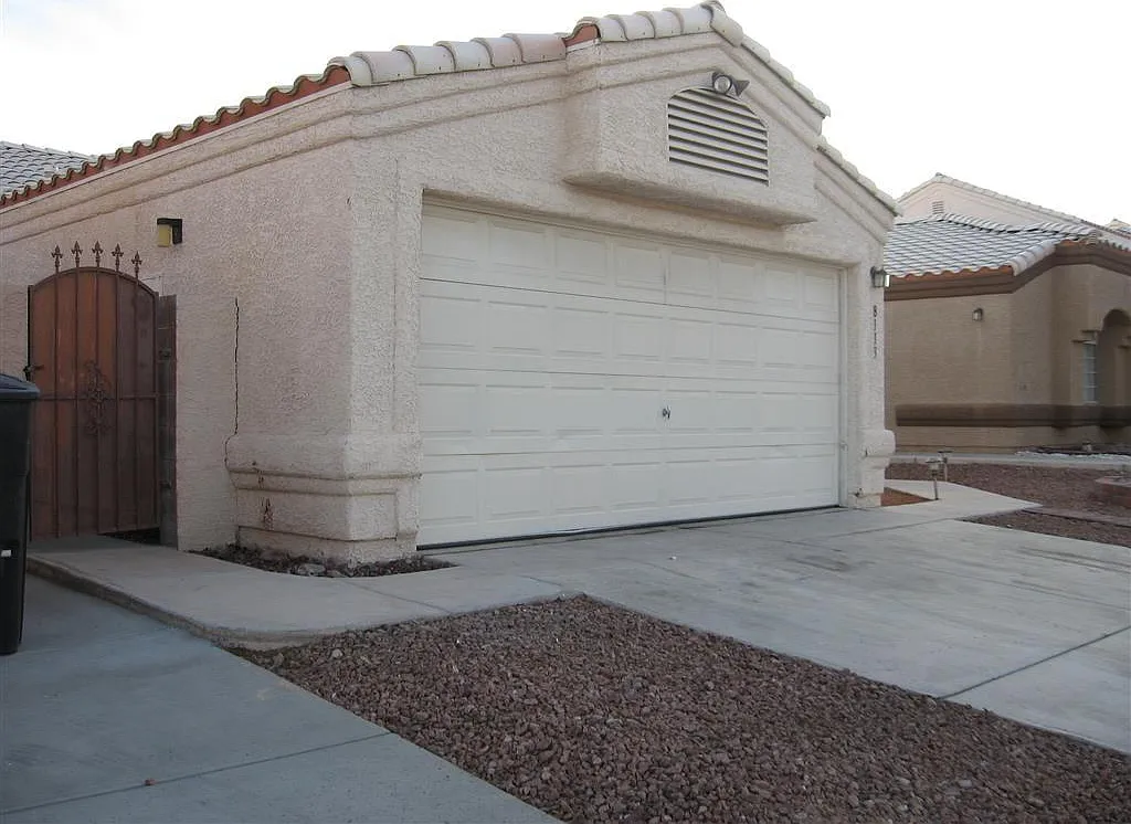 3 bed, 1230 sqft, $1,850 — Photo 1