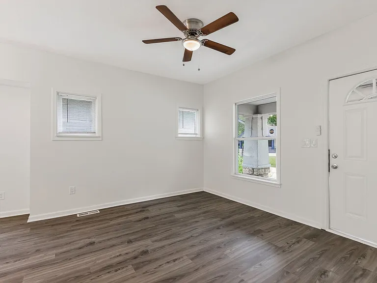 4617 S Benton Ave — Photo 16