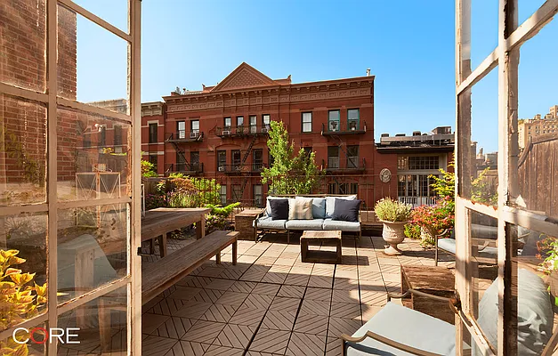 Rented by CORE | media 51