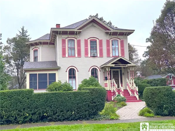 36 Central Ave, Fredonia, NY 14063