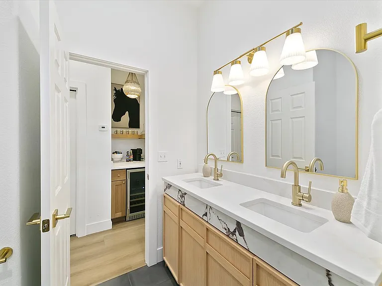 150 S Straughan Ave — Photo 30