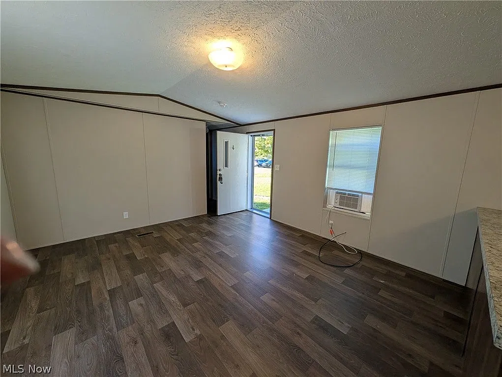 2 bed, 840 sqft, $1,000 — Photo 3