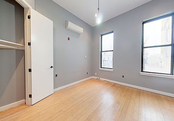 5th image of 1516 Gates Ave #3C