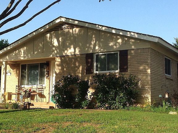 2nd image of 511 Oakwood Dr