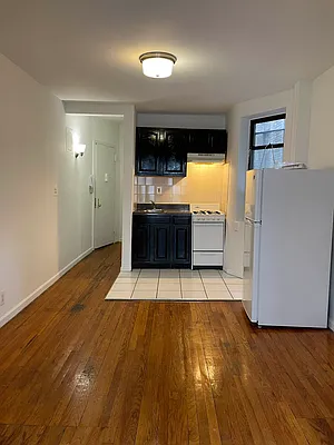 Rented by Jonis Realty | media 4