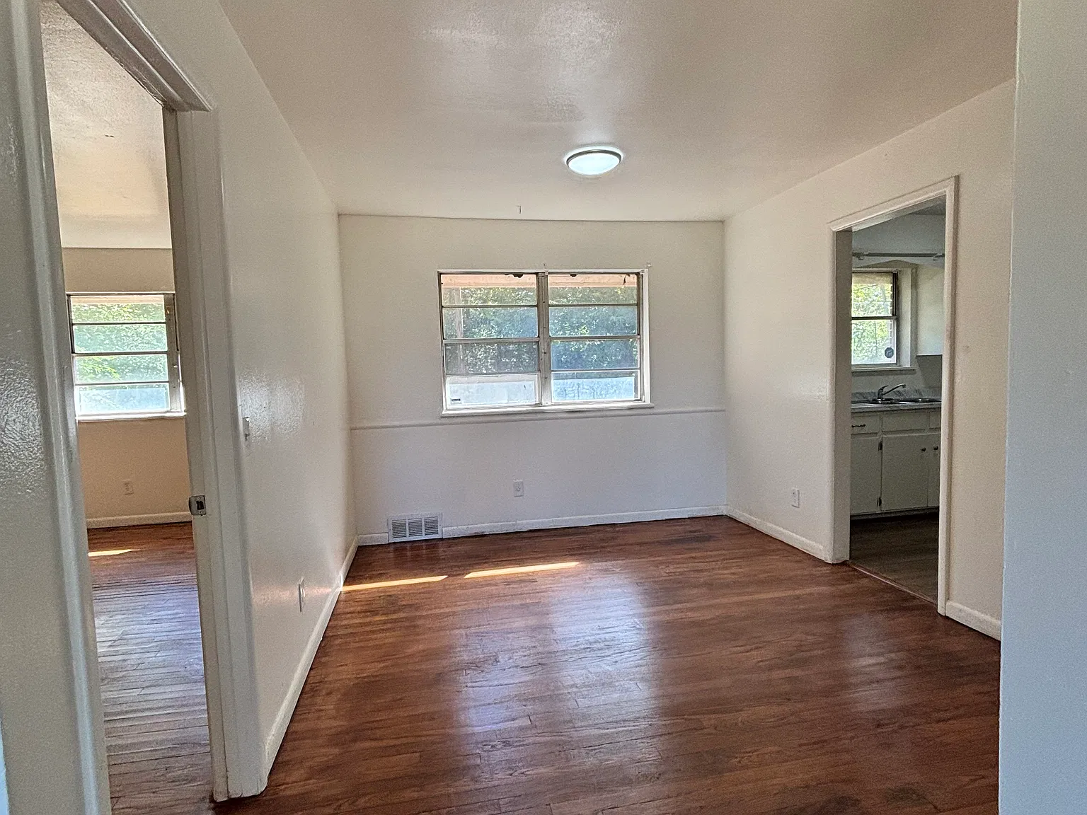4 bed, 1.5 bath, 1500 sqft, $1,800 — Photo 4
