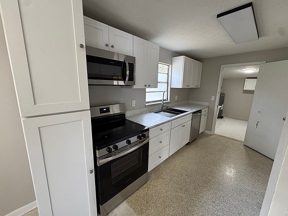 3rd image of 578 Madeira Dr