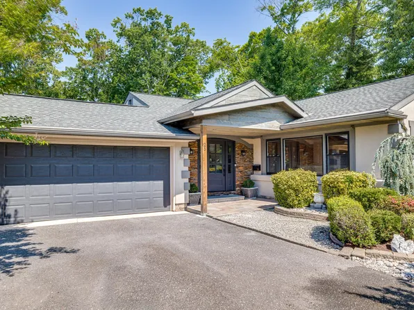 25 Woodside Ln, Cinnaminson, NJ 08077