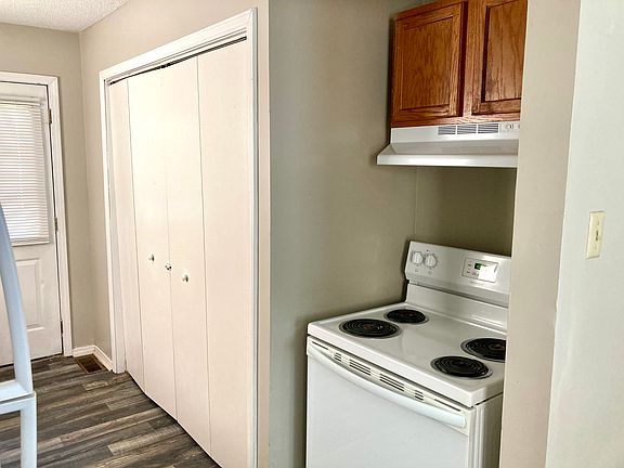 5th image of 603 W Mill St