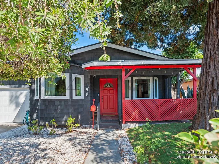 1038 Colton Ave — Photo 3