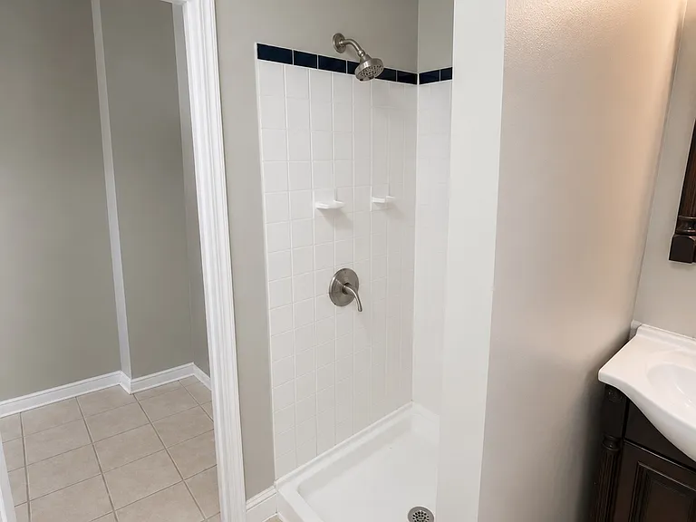 402 Lyceum Ave #A — Photo 9