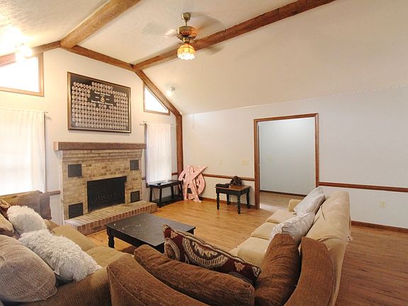 5th image of 706 Greenbriar Dr #4B-3Ba