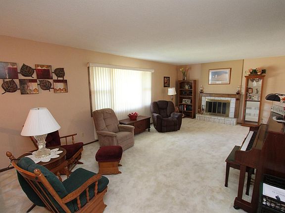 4th image of 3314 Country Ln