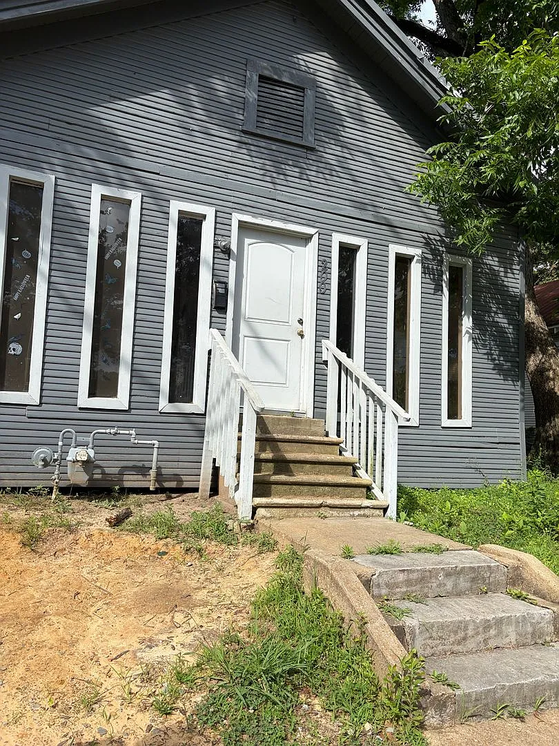200 Reagan - Pineville, off Main St. — Photo 1