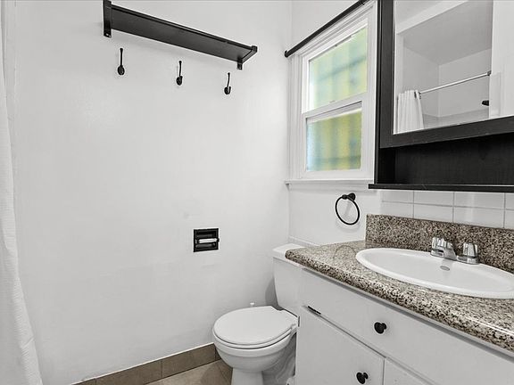 4th image of 1019 S Westmoreland Ave #19-109