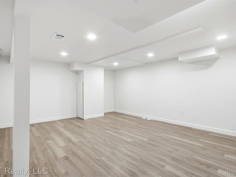 27116 Selkirk St, photo 26