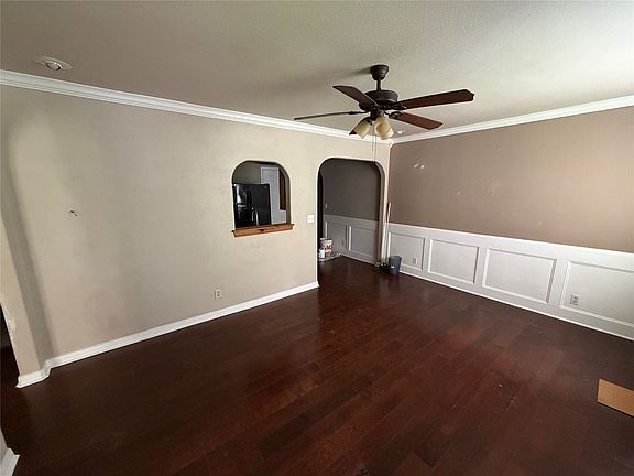 2nd image of 3909 Windsor Ave