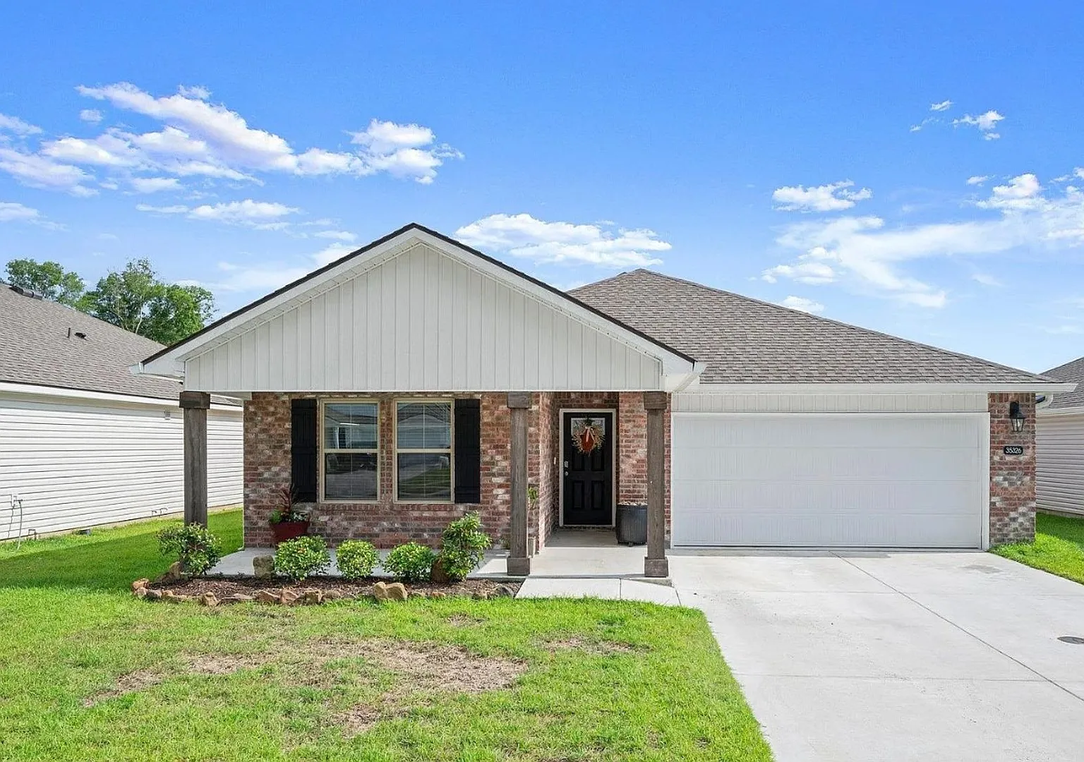 Charming 4-Bed Home in Denham Springs with Spacious Backyard — Photo 1