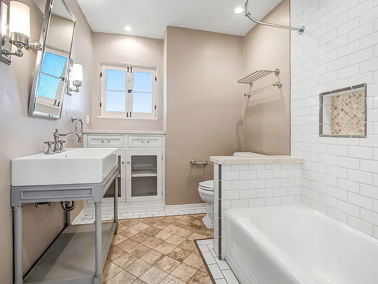 11553 Otsego St — Photo 13