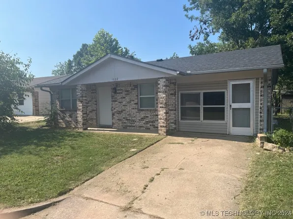 1002 W 9th St S, Claremore, OK 74017