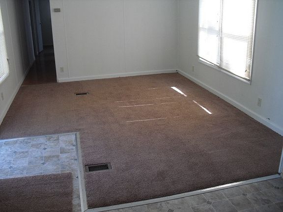 3rd image of 8 Oakdale Vlg