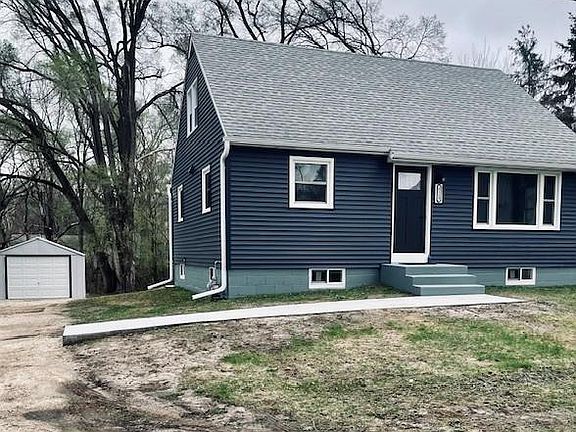 3rd image of 2115 E River Rd NE