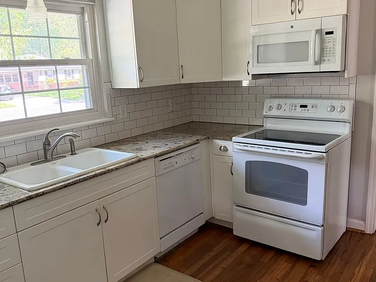 349 Oxford Dr — Photo 6