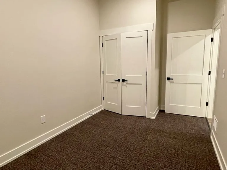 Beautiful Studio and One Bedrooms West Grand Neighborhood — Photo 22