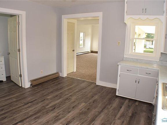 3rd image of 212 E Yeasting St