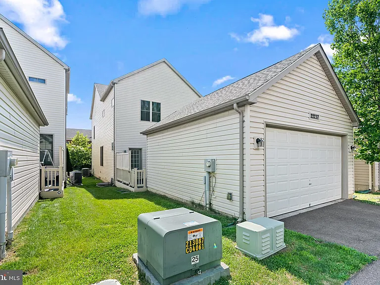 22237 Fulmer Ave — Photo 35