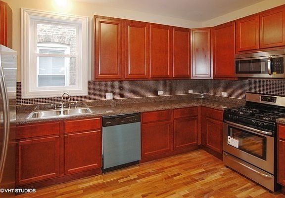 4th image of 1053 N Leclaire Ave