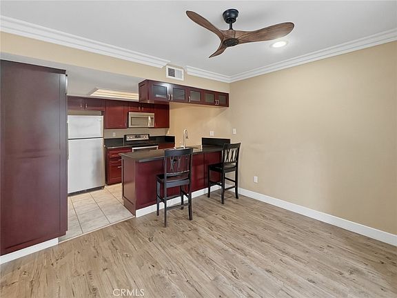 4th image of 18408 Hatteras St Unit 19