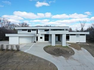 24696 Franklin Park Dr, Franklin, MI