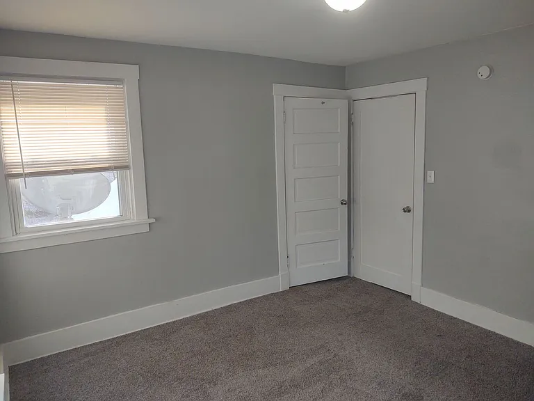 201 & 203 E Locust St — Photo 9