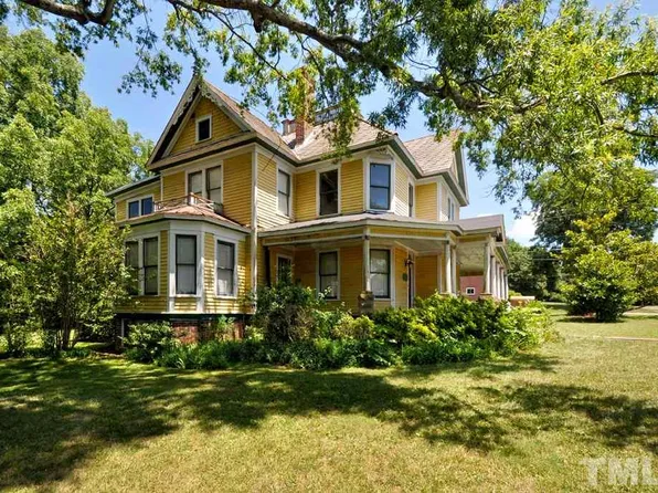 229 E 2nd St, Siler City, NC 27344
