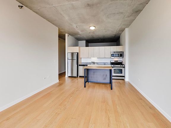 3rd image of 235 W Van Buren St Unit 3413