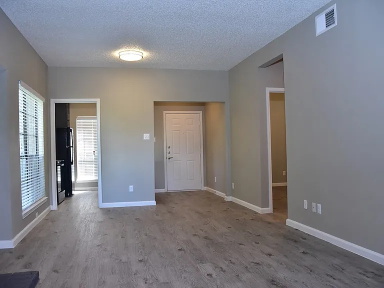 Oakwood Creek Apartments living area