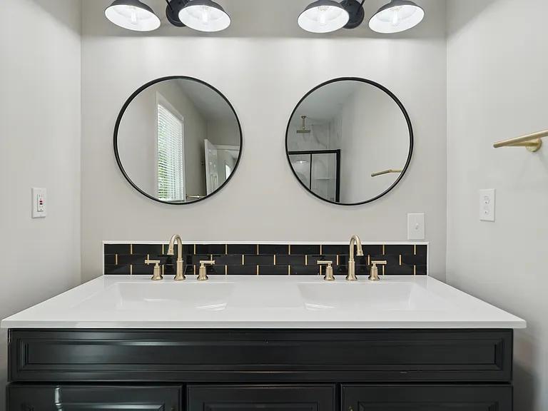 En-Suite Bathroom - Fully Tiled Shower Walls & Floor