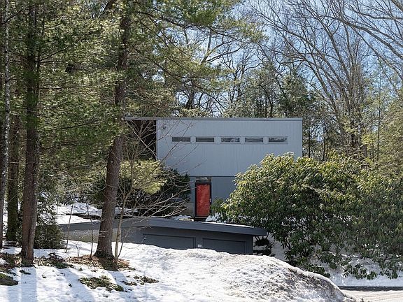 2nd image of 58 Hill St