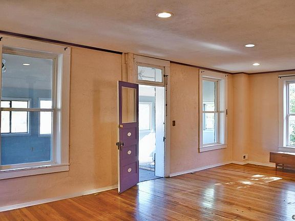 4th image of 118 Ryus Ave