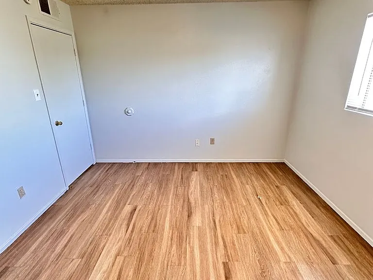 3417 Aztec Road NE — Photo 15