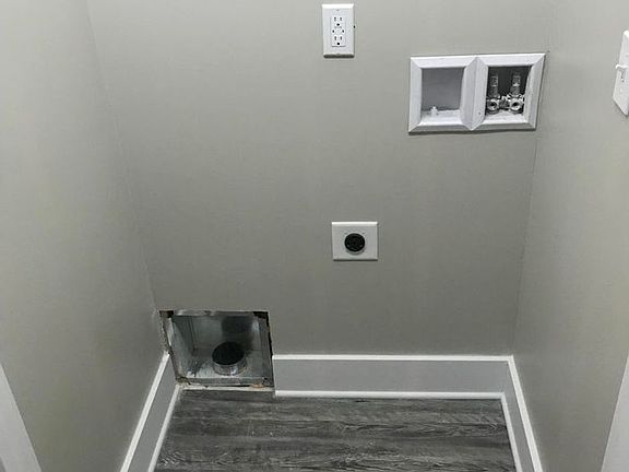 3rd image of 909 S Kelley St