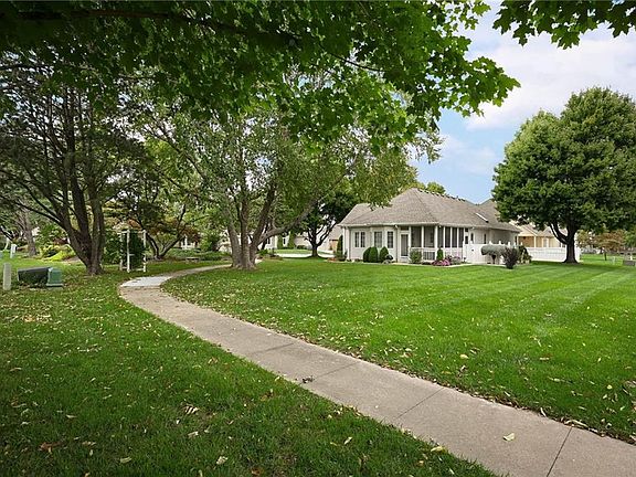 5th image of 428 NE Thornberry Pl